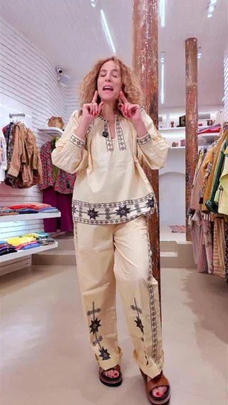 MONDAY MOOD 🌞
#chemise 135€
#pantalon 190€
#sandale 180€
Vivez l’expérience unique en vous abonnant à cet Instagram.
Découvrez la nouvelle collection en restant chez vous 🏠🛍️💕

Parcourez nos posts pour découvrir vos articles préférés et contacte-nous via la messagerie Instagram ou par téléphone au 01 45 48 89 18. Nous nous ferons un plaisir de répondre à toutes vos questions.
(Paiement sécurisé et livraison dans le monde entier 🌎)