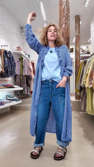 SATURDAY 🥳
#teeshirt 30€
#robe 90€
#jeans 130€ 
Vivez l’expérience unique en vous abonnant à cet Instagram.
Découvrez la nouvelle collection en restant chez vous 🏠🛍️💕

Parcourez nos posts pour découvrir vos articles préférés et contacte-nous via la messagerie Instagram ou par téléphone au 01 45 48 89 18. Nous nous ferons un plaisir de répondre à toutes vos questions.
(Paiement sécurisé et livraison dans le monde entier 🌎)