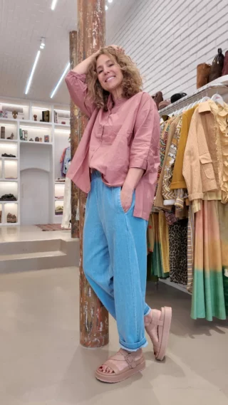 BREAKING NEWS 🎉
#chemise 85€
#pantalon 70€
#veste 240€
#sandales 225€
Vivez l’expérience unique en vous abonnant à cet Instagram.
Découvrez la nouvelle collection en restant chez vous 🏠🛍️💕

Parcourez nos posts pour découvrir vos articles préférés et contacte-nous via la messagerie Instagram ou par téléphone au 01 45 48 89 18. Nous nous ferons un plaisir de répondre à toutes vos questions.
(Paiement sécurisé et livraison dans le monde entier 🌎)