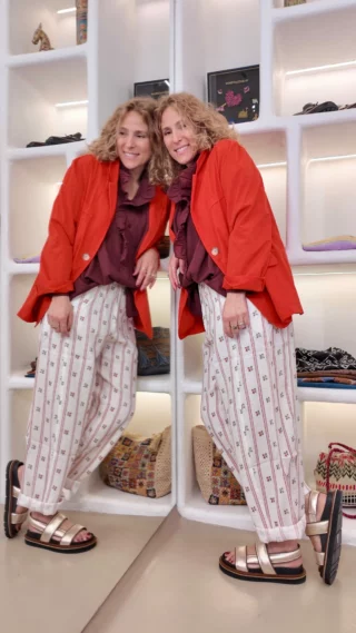 ENVIE DE ROUGE ❤️❤️
#veste 70€
#chemise 50€
#pantalon 165€
#sandale 180€
Vivez l’expérience unique en vous abonnant à cet Instagram.
Découvrez la nouvelle collection en restant chez vous 🏠🛍️💕

Parcourez nos posts pour découvrir vos articles préférés et contacte-nous via la messagerie Instagram ou par téléphone au 01 45 48 89 18. Nous nous ferons un plaisir de répondre à toutes vos questions.
(Paiement sécurisé et livraison dans le monde entier 🌎)