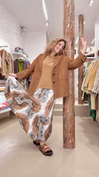 VIVE LES JUPES 🤪🫶
#sweet 60€
#jupe 225€
#veste 440€
#sandale 180€
Vivez l’expérience unique en vous abonnant à cet Instagram.
Découvrez la nouvelle collection en restant chez vous 🏠🛍️💕

Parcourez nos posts pour découvrir vos articles préférés et contacte-nous via la messagerie Instagram ou par téléphone au 01 45 48 89 18. Nous nous ferons un plaisir de répondre à toutes vos questions.
(Paiement sécurisé et livraison dans le monde entier 🌎)