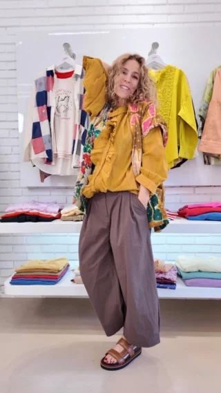 OPEN TODAY 🎉🥳
#chemise 50€
#veste 285€
#pantalon 65€
#sandale 180€
Vivez l’expérience unique en vous abonnant à cet Instagram.
Découvrez la nouvelle collection en restant chez vous 🏠🛍️💕

Parcourez nos posts pour découvrir vos articles préférés et contacte-nous via la messagerie Instagram ou par téléphone au 01 45 48 89 18. Nous nous ferons un plaisir de répondre à toutes vos questions.
(Paiement sécurisé et livraison dans le monde entier 🌎)