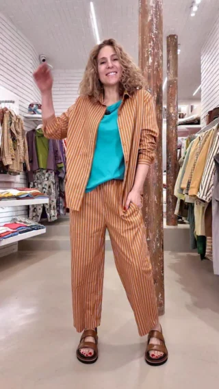 TRÈS TRÈS GENTILLE 🤪
#chemise 60€
#pantalon 55€
#teeshirt 30€
Vivez l’expérience unique en vous abonnant à cet Instagram.
Découvrez la nouvelle collection en restant chez vous 🏠🛍️💕

Parcourez nos posts pour découvrir vos articles préférés et contacte-nous via la messagerie Instagram ou par téléphone au 01 45 48 89 18. Nous nous ferons un plaisir de répondre à toutes vos questions.
(Paiement sécurisé et livraison dans le monde entier 🌎)