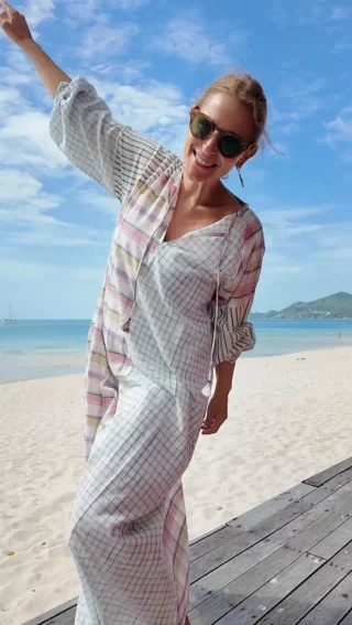 VALISE J 4 🌞💕🌞
#robe 235€
Vivez l’expérience unique en vous abonnant à cet Instagram.
Découvrez la nouvelle collection en restant chez vous 🏠🛍️💕

Parcourez nos posts pour découvrir vos articles préférés et contacte-nous via la messagerie Instagram ou par téléphone au 01 45 48 89 18. Nous nous ferons un plaisir de répondre à toutes vos questions.
(Paiement sécurisé et livraison dans le monde entier 🌎)