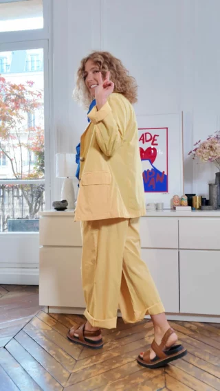 SOLEIL 🌞 
#veste 70€
#pantalon 65€
#chemise 50€
Vivez l’expérience unique en vous abonnant à cet Instagram.
Découvrez la nouvelle collection en restant chez vous 🏠🛍️💕

Parcourez nos posts pour découvrir vos articles préférés et contacte-nous via la messagerie Instagram ou par téléphone au 01 45 48 89 18. Nous nous ferons un plaisir de répondre à toutes vos questions.
(Paiement sécurisé et livraison dans le monde entier 🌎)