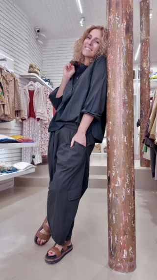FULL BLACK 🖤🖤🖤
#chemise 55€
#veste 200€
#pantalon 60€
Vivez l’expérience unique en vous abonnant à cet Instagram.
Découvrez la nouvelle collection en restant chez vous 🏠🛍️💕

Parcourez nos posts pour découvrir vos articles préférés et contacte-nous via la messagerie Instagram ou par téléphone au 01 45 48 89 18. Nous nous ferons un plaisir de répondre à toutes vos questions.
(Paiement sécurisé et livraison dans le monde entier 🌎)