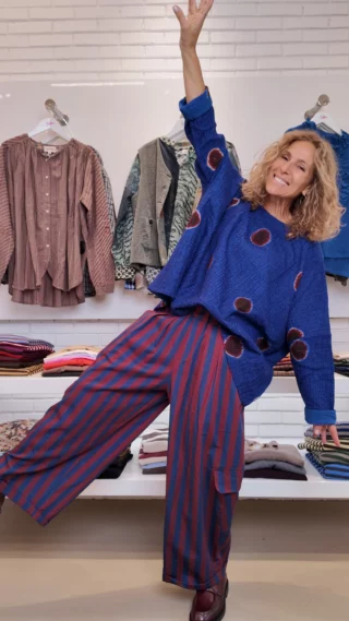 VIVE LES MÉLANGES 💙❤️
#pantalon 80€
#pull 225€
#veste 205€
 Vivez l’expérience unique en vous abonnant à cet Instagram.
Découvrez la nouvelle collection en restant chez vous 🏠🛍️💕

Parcourez nos posts pour découvrir vos articles préférés et contacte-nous via la messagerie Instagram ou par téléphone au 01 45 48 89 18. Nous nous ferons un plaisir de répondre à toutes vos questions.
(Paiement sécurisé et livraison dans le monde entier 🌎)

BIBA
18 rue de Sèvres 75007 Paris
Métro Sèvres-Babylone
Du lundi au samedi
de 10H30 à 19H

À très vite,
Toute l’équipe Biba