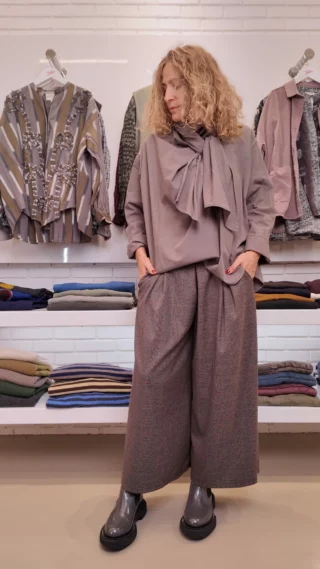 VIVE LE CHOCOLAT 🍫 
#chemise 180€
#jupe culotte 65€
#manteau 210€
#boots 470€
 Vivez l’expérience unique en vous abonnant à cet Instagram.
Découvrez la nouvelle collection en restant chez vous 🏠🛍️💕

Parcourez nos posts pour découvrir vos articles préférés et contacte-nous via la messagerie Instagram ou par téléphone au 01 45 48 89 18. Nous nous ferons un plaisir de répondre à toutes vos questions.
(Paiement sécurisé et livraison dans le monde entier 🌎)

BIBA
18 rue de Sèvres 75007 Paris
Métro Sèvres-Babylone
Du lundi au samedi
de 10H30 à 19H

À très vite,
Toute l’équipe Biba